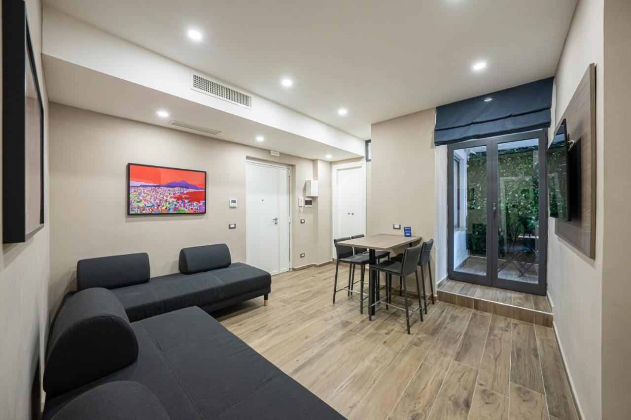 Famalu Apartments Неаполь Экстерьер фото