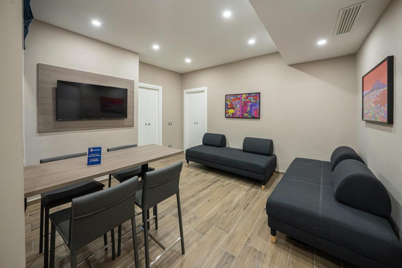 Famalu Apartments Неаполь Экстерьер фото