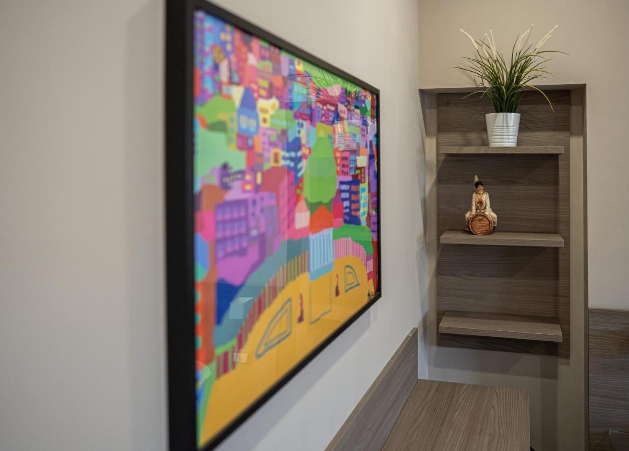 Famalu Apartments Неаполь Экстерьер фото