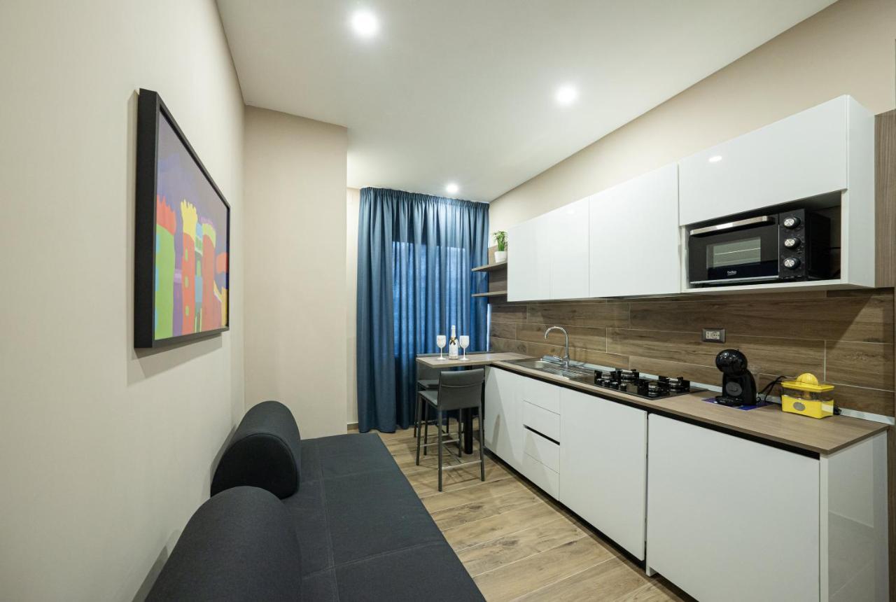 Famalu Apartments Неаполь Экстерьер фото