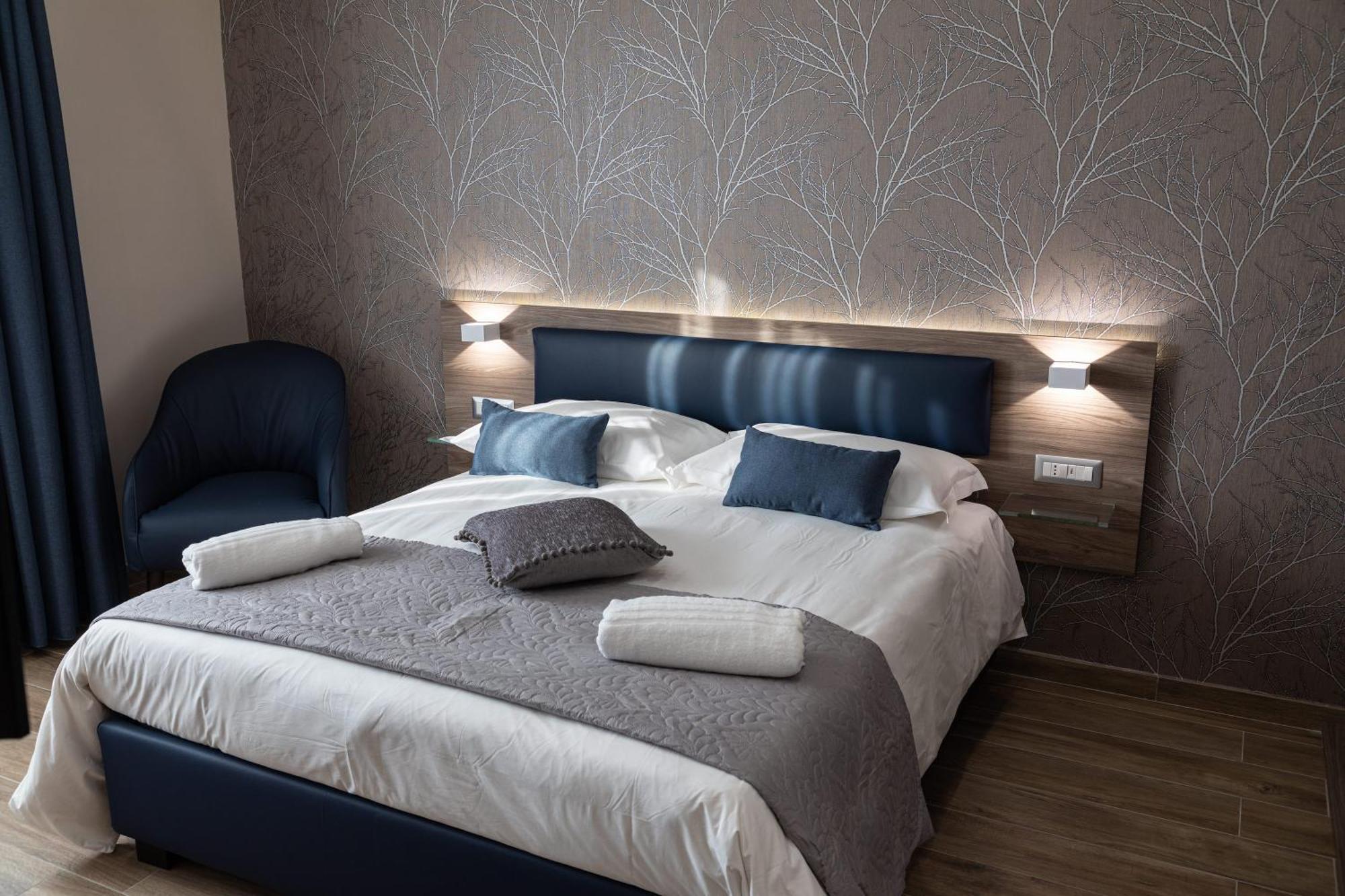 Famalu Apartments Неаполь Экстерьер фото