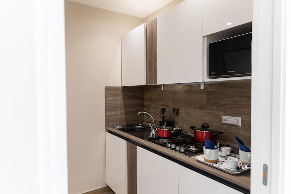 Famalu Apartments Неаполь Экстерьер фото