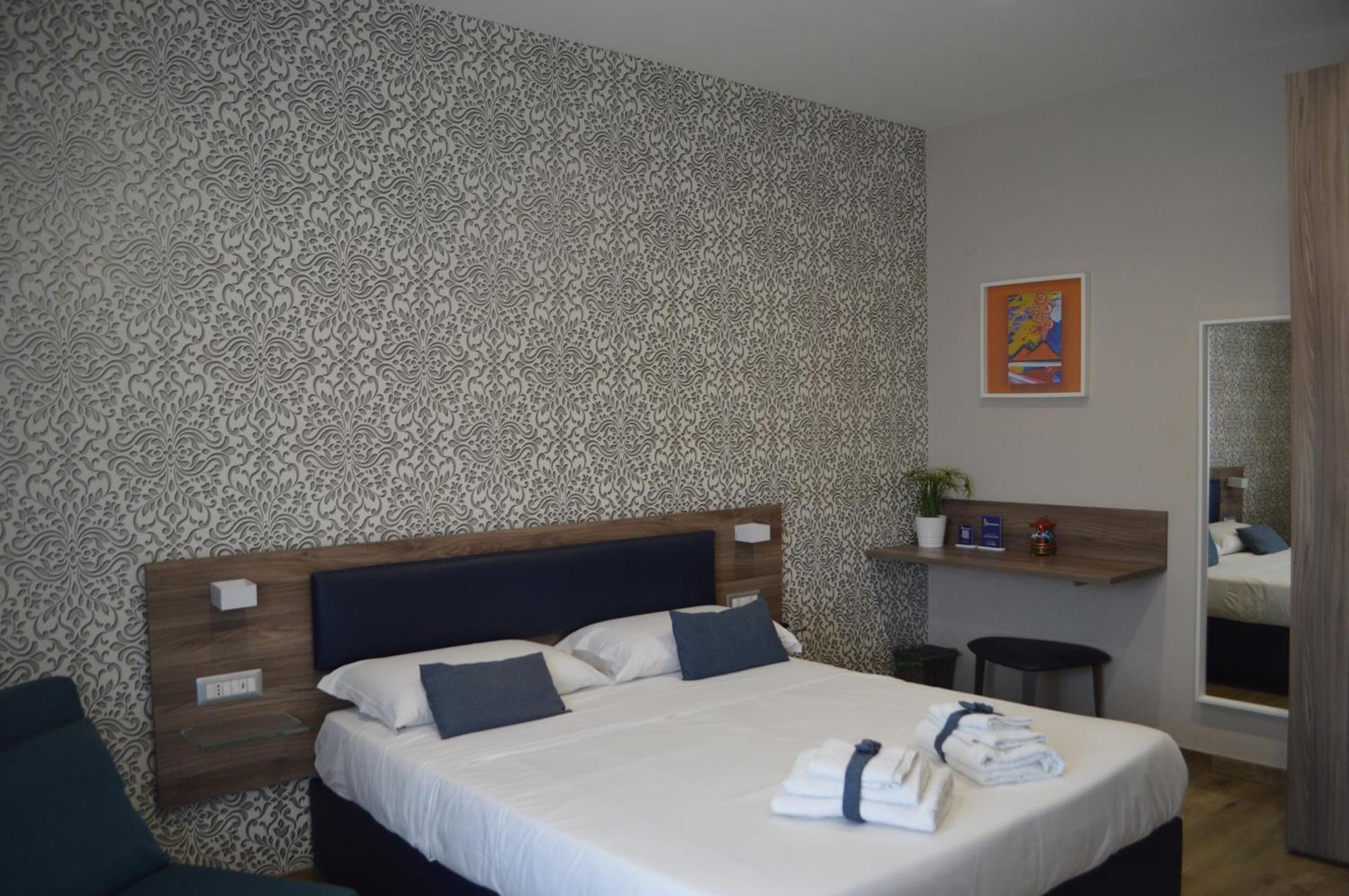 Famalu Apartments Неаполь Экстерьер фото