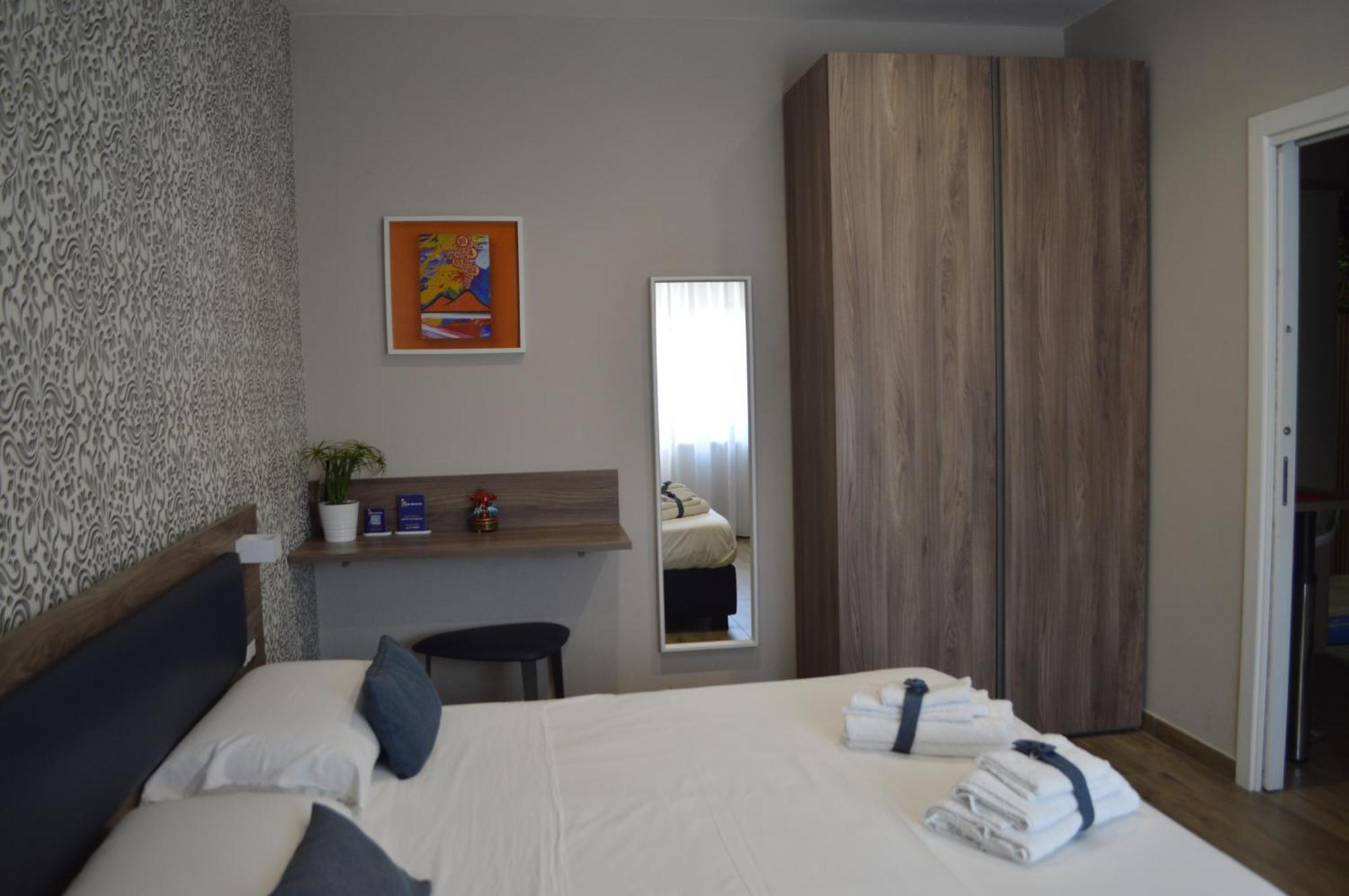 Famalu Apartments Неаполь Экстерьер фото