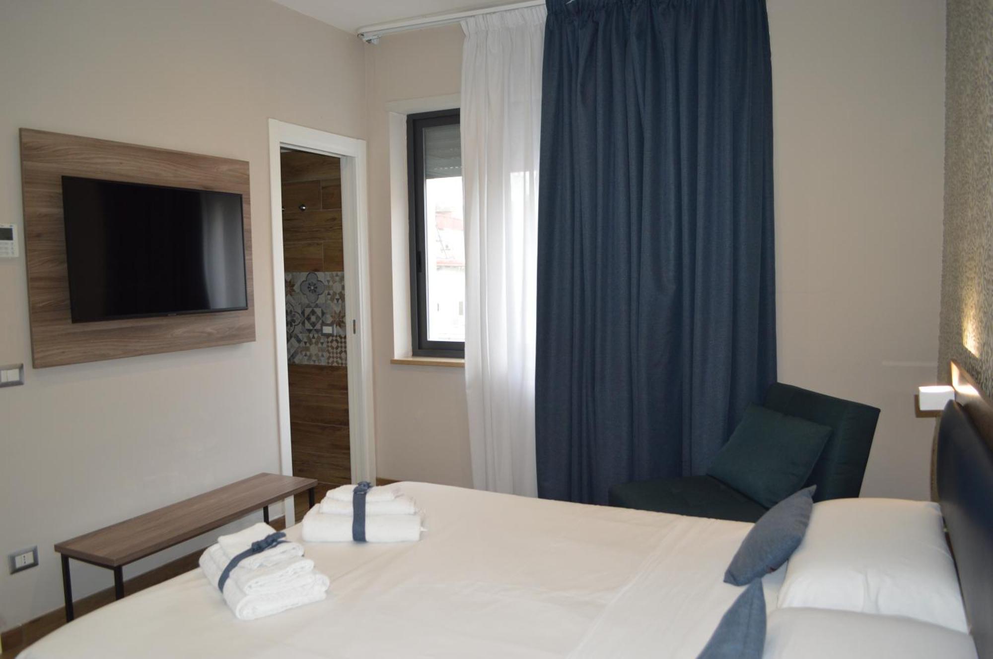 Famalu Apartments Неаполь Экстерьер фото