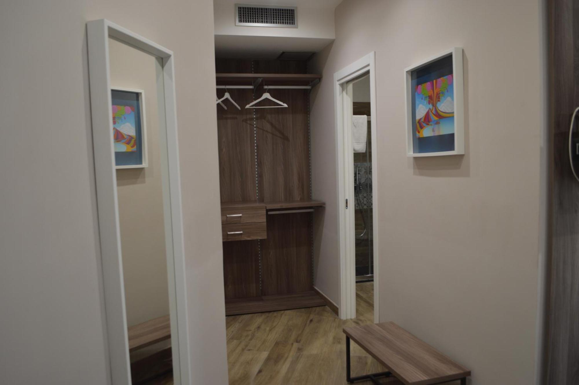 Famalu Apartments Неаполь Экстерьер фото