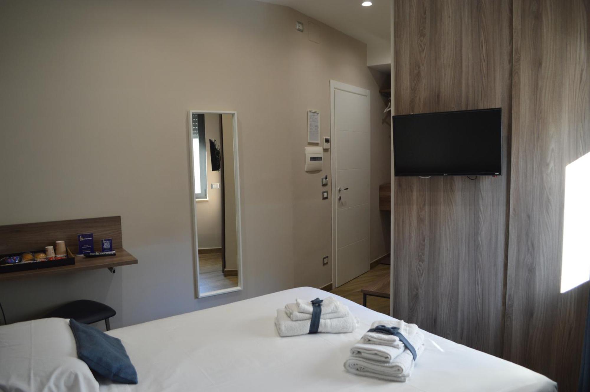 Famalu Apartments Неаполь Экстерьер фото
