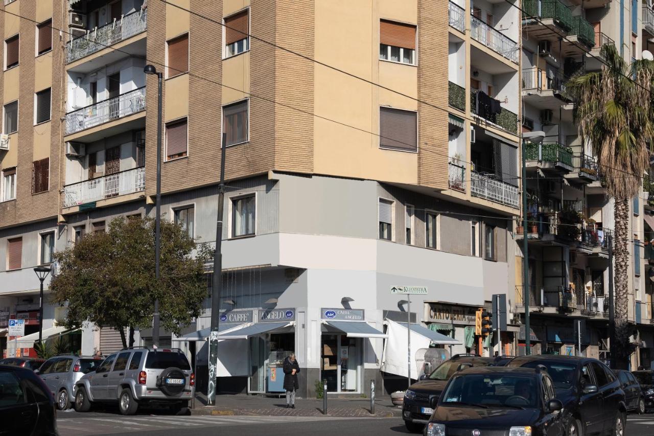 Famalu Apartments Неаполь Экстерьер фото